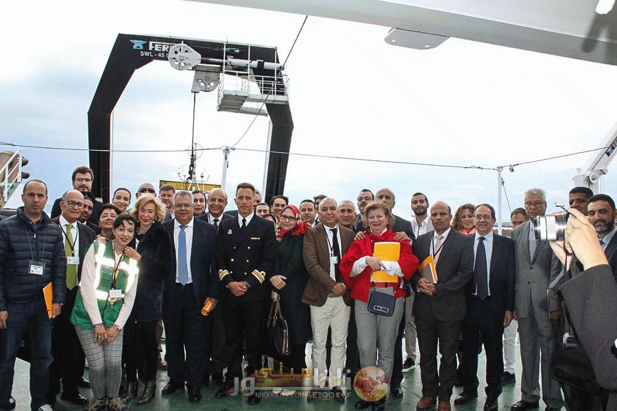 رئس جماعة بني انصار وباشا المدينة وشخصيات اخرى في استقبال باخرة “انترمارس” الاسبانية