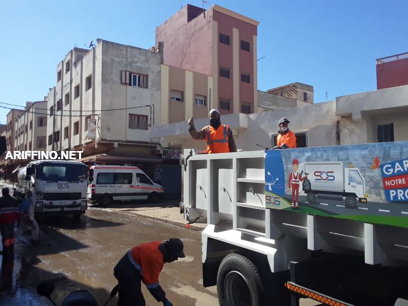 فيديو-المكتب الجماعي لحفظ الصحة بمعية رئيس لجنة البيئة يواصل الجهود لتعقيم  الشوارع الرئيسية بملحقة فرخانة