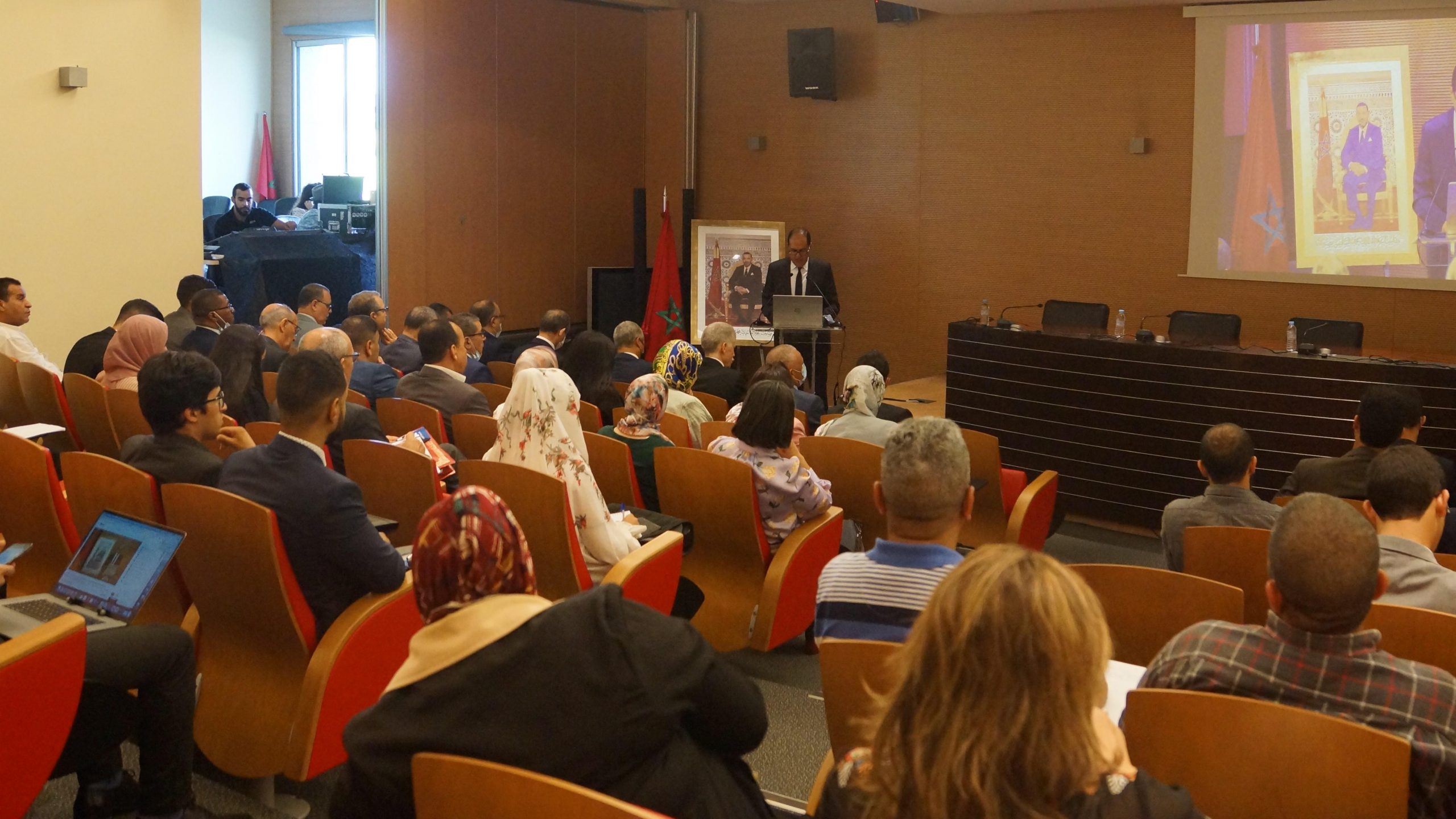 التكوين والتحسيس  لتحسين الخدمات المقدمة للمرتفقين من استراتيجية المديرية العامة للجماعات الترابية