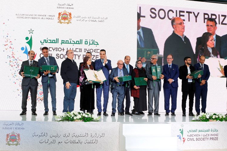 رئيس جماعة بني انصار يهنئ جمعية تسغناس للثقافة والتنمية بالناظورعلى حصولها على جائزة المجتمع المدني في دورتها الرابعة برسم سنة 2022،