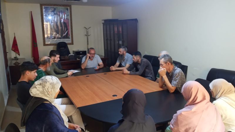 النائب الثالث لرئيس الجماعة  يجتمع بساكنة حي ازمانيا ببني انصار