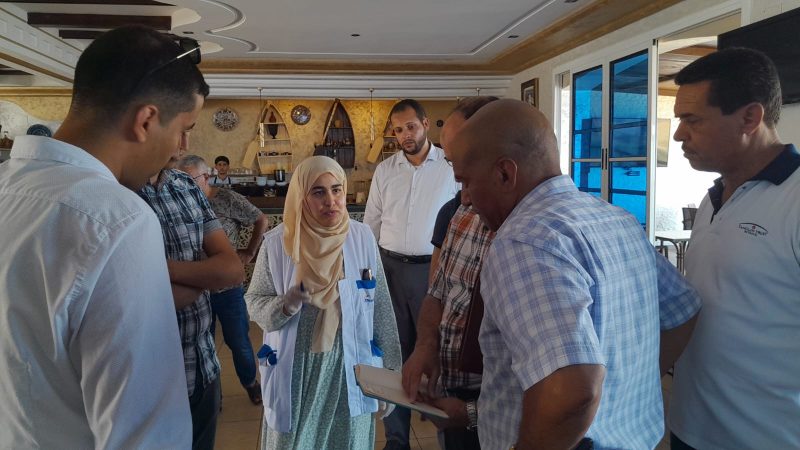 فيديو / اللجنة الإقليمية المختلطة لمراقبة الأسعار و الجودة تقوم بجولة على مجموعة من مطاعم مدينة بني انصار