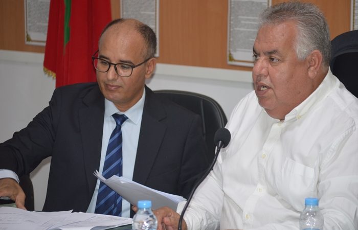 اجتماع الرئيس  و مكتبه بباشا بني أنصار من أجل مناقشة مشكل احتلال الملك العام