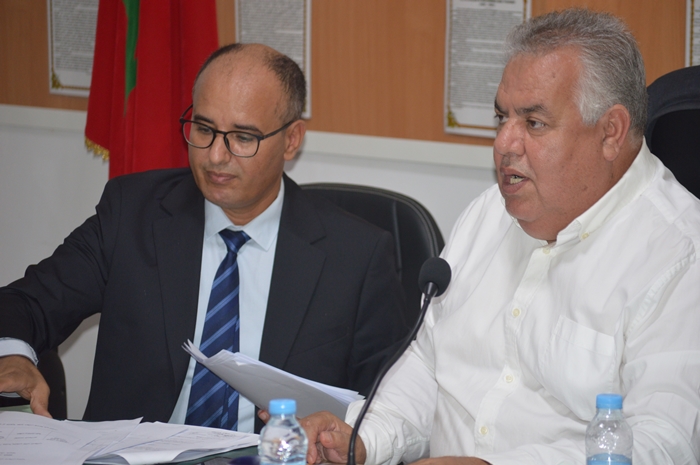 اجتماع الرئيس  و مكتبه بباشا بني أنصار من أجل مناقشة مشكل احتلال الملك العام