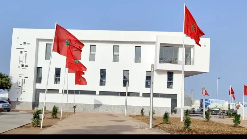 جماعة بني أنصار تفتح باب المنافسة لاستغلال محطات حراسة السيارات والدراجات عبر سمسرة عمومية