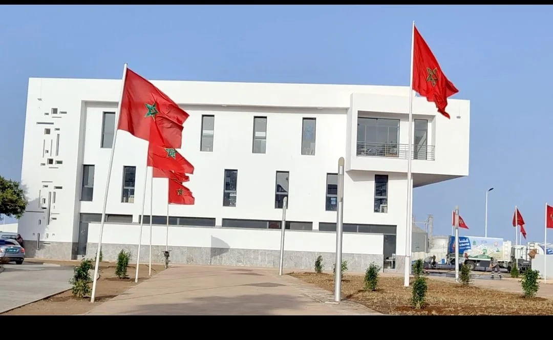 جماعة بني أنصار تفتح باب المنافسة لاستغلال محطات حراسة السيارات والدراجات عبر سمسرة عمومية